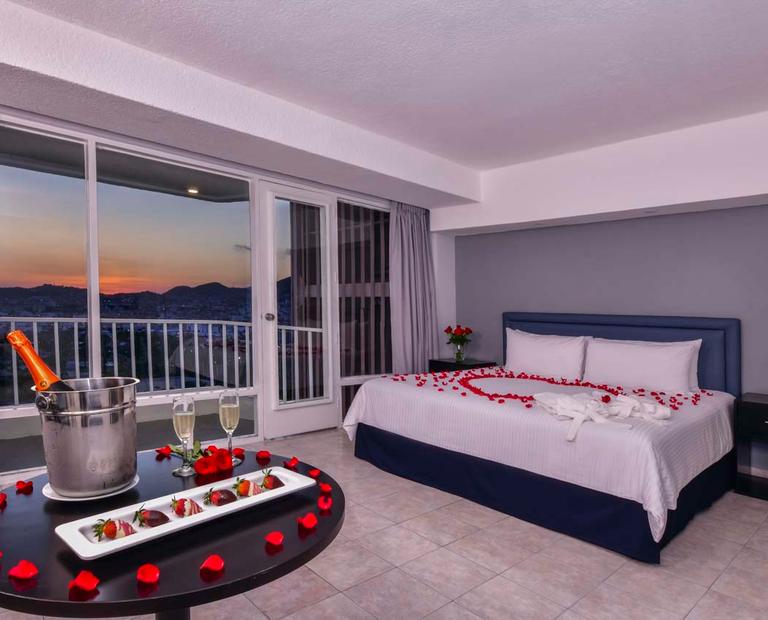 Lunamielera King Ocean View Krystal® Beach Acapulco Lunamielera King Ocean View Krystal® Beach Acapulco